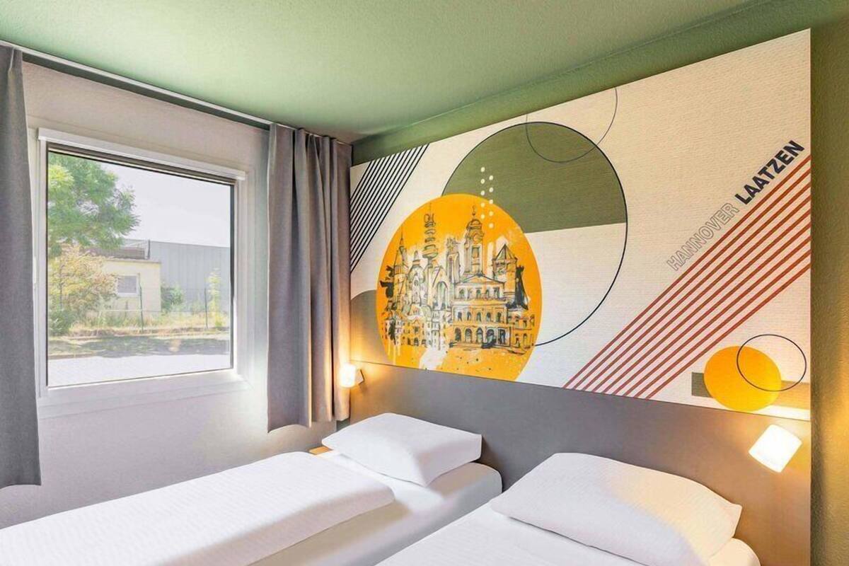 Twin Room | Desk, blackout drapes, soundproofing, WiFi (free)