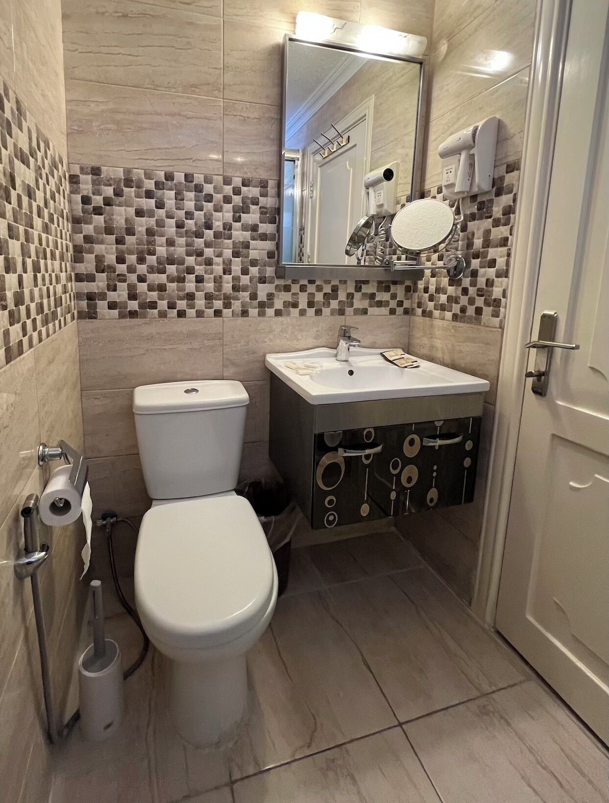 triple room | bathroom | rainfall showerhead, free toiletries, hair dryer, slippers