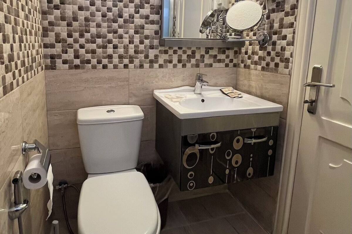 triple room | bathroom | rainfall showerhead, free toiletries, hair dryer, slippers