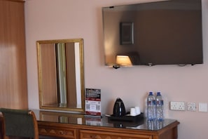 Kamar Quadruple | Seprai katun Mesir, seprai premium, minibar, dan brankas