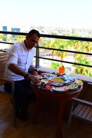 Camera con letto matrimoniale o 2 letti singoli, camere comunicanti | Pasti in camera