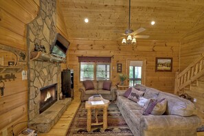 Cabaña, varias camas, no fumadores | Sala de estar | Una televisión de pantalla plana