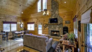 Cabin, Multiple Beds, Non Smoking | Living room | Flat-screen TV
