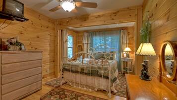 Cabin, Multiple Beds, Non Smoking | 2 bedrooms, free WiFi, bed sheets