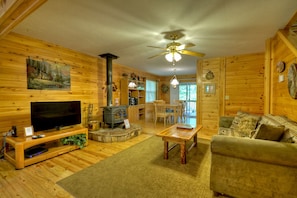Interior detail - Toccoa River Escape (Mineral Bluff)