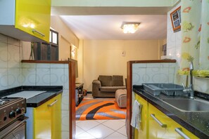 Apartamento família, 1 quarto | Cozinha privada | Geladeira grande, micro-ondas, fogão, cooktop