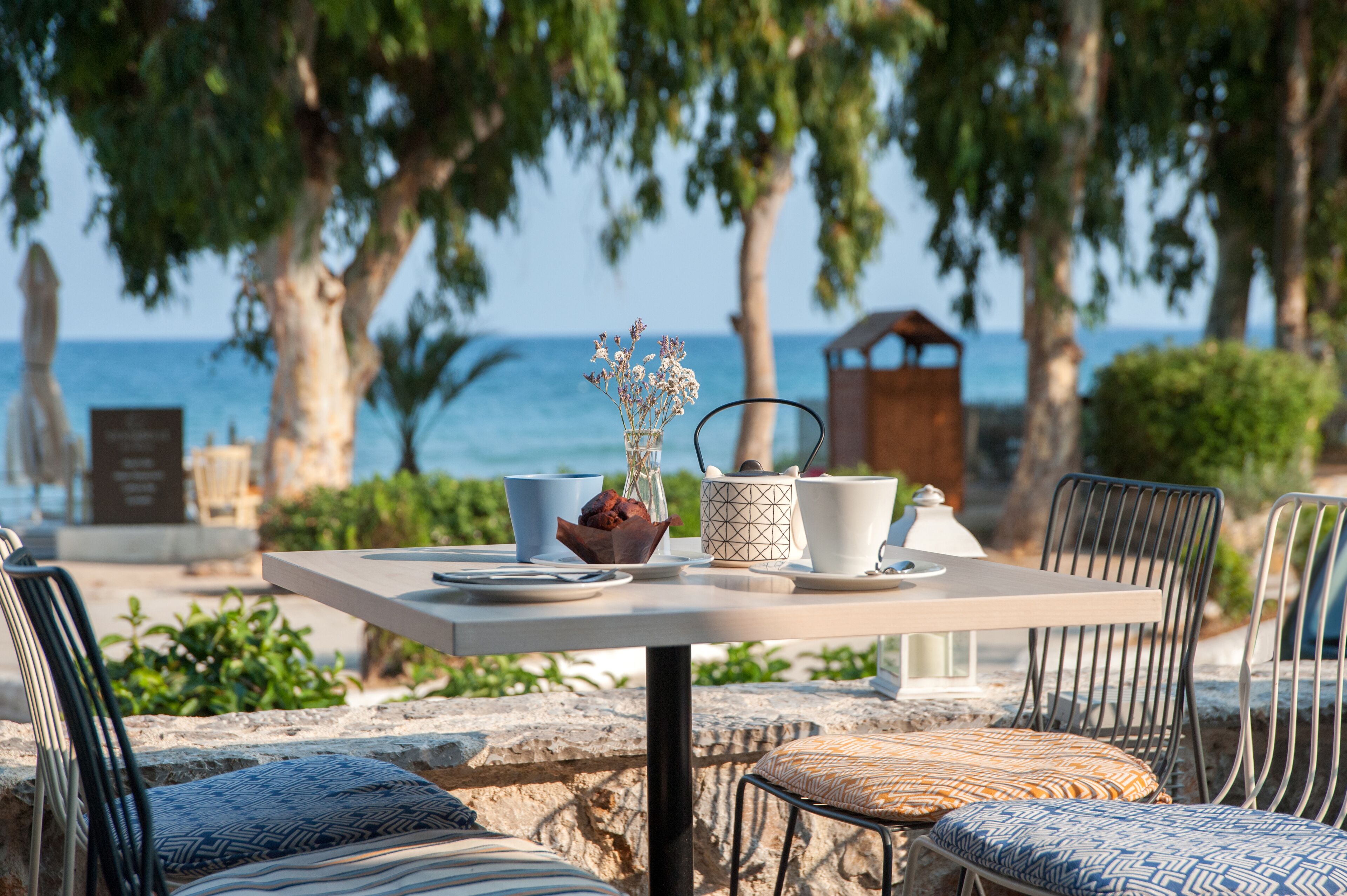 daily cooked-to-order breakfast (eur 15 per person)