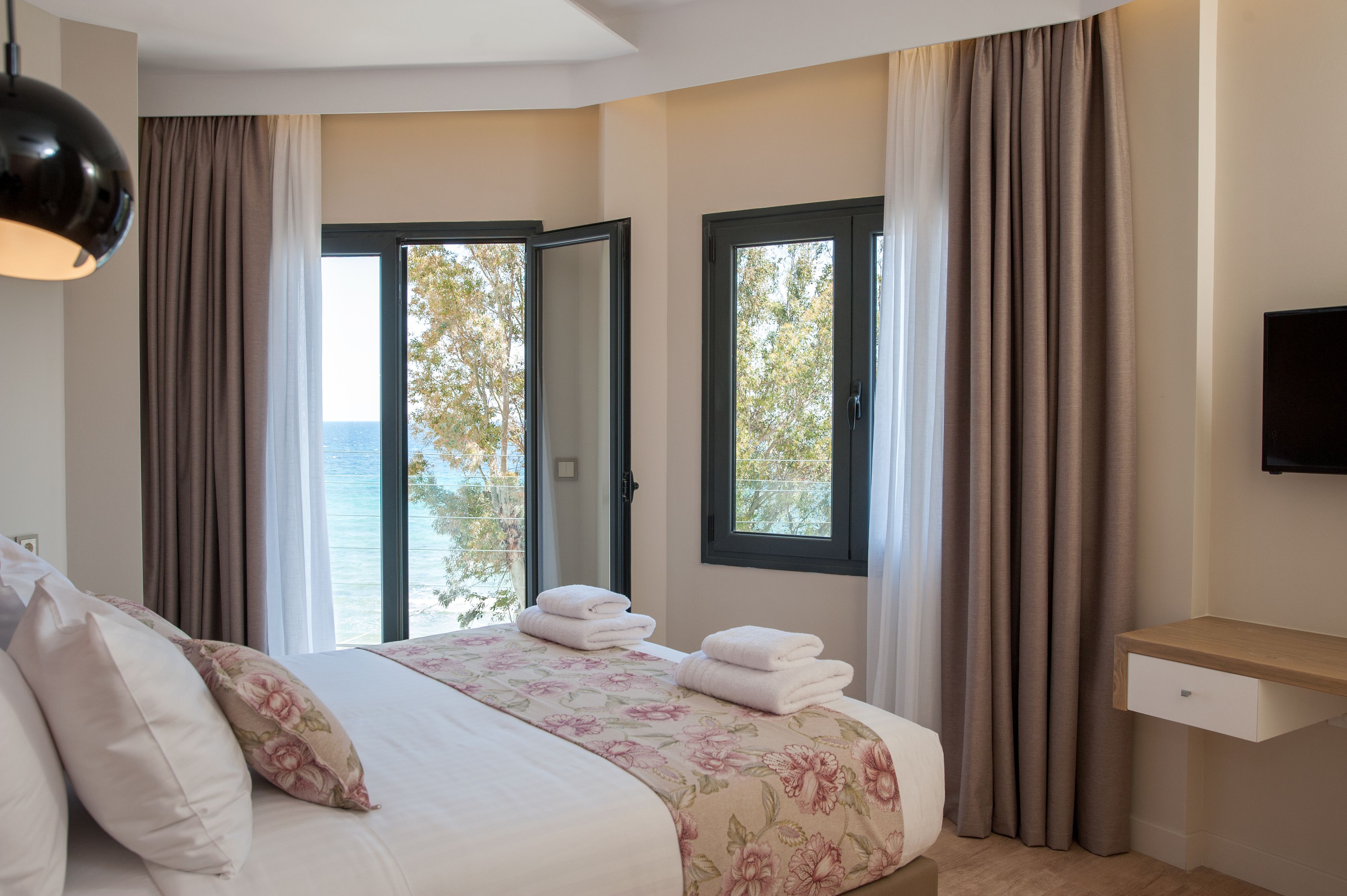 standard double or twin room | in-room safe, blackout curtains, soundproofing, iron/ironing board