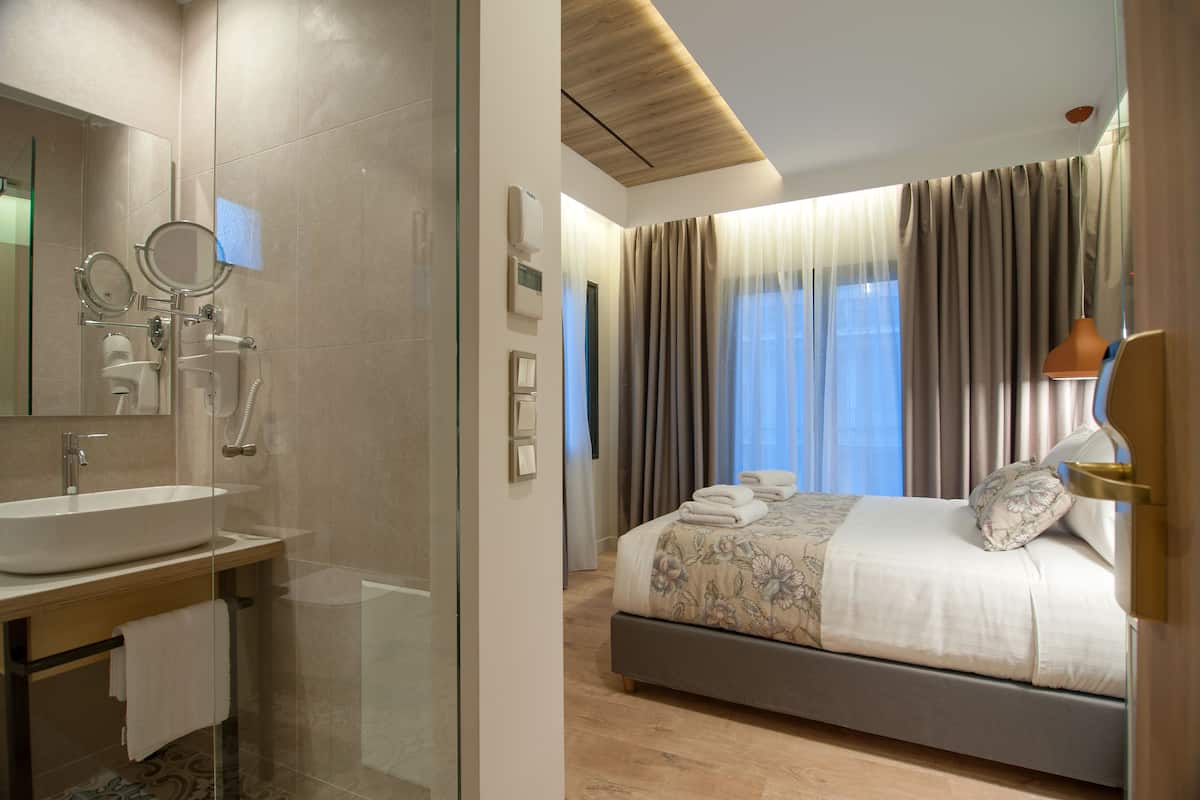 City Double or Twin Room, City View | Bathroom | Shower, hydromassage showerhead, free toiletries, hair dryer