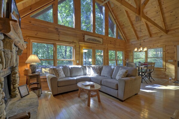 Cabin, 2 Queen Beds, Non Smoking | Living room | Flat-screen TV - Thunder Falls (Ellijay)