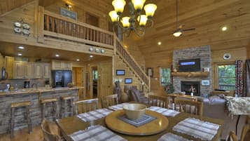 Cabin, Multiple Beds, Non Smoking | Living area | Flat-screen TV