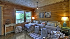 Unclassified image, 5 of 26, button - Shimmering Leaf Farmhouse (Blue Ridge)