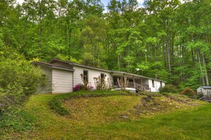 Exterior - Shimmering Leaf Farmhouse (Blue Ridge)