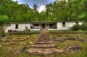 Property grounds - Shimmering Leaf Farmhouse (Blue Ridge)