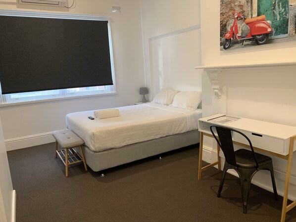 Basic-Zimmer, 1 Queen-Bett, mit Bad | Bettwäsche