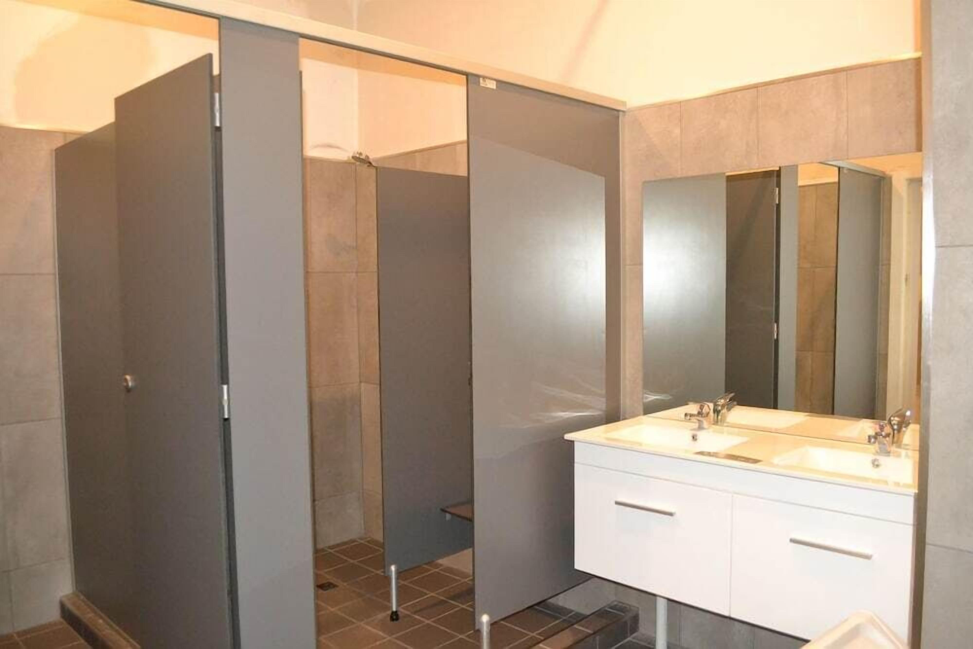 Bathroom | Free toiletries, towels