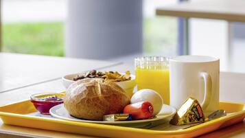 Café da manhã com buffet todos os dias (EUR 11 por pessoa)