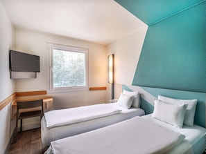 Schreibtisch, Verdunkelungsvorhänge, schallisolierte Zimmer