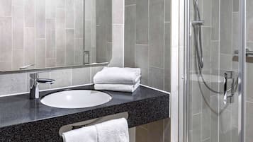 Twin Room | Bathroom | Shower, soap, shampoo, toilet paper
