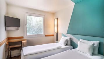 Een bureau, verduisterende gordijnen, geluiddichte muren, gratis wifi