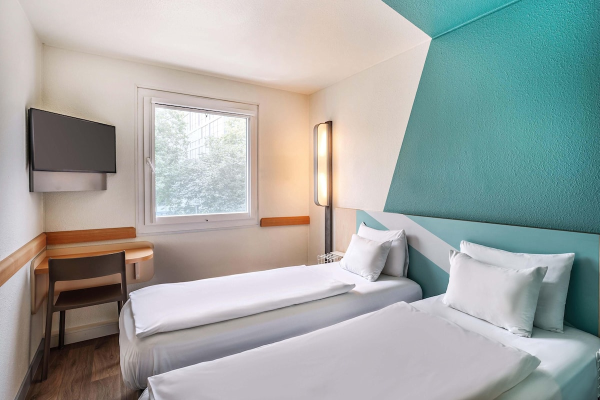 Twin Room | Desk, blackout curtains, soundproofing, free WiFi