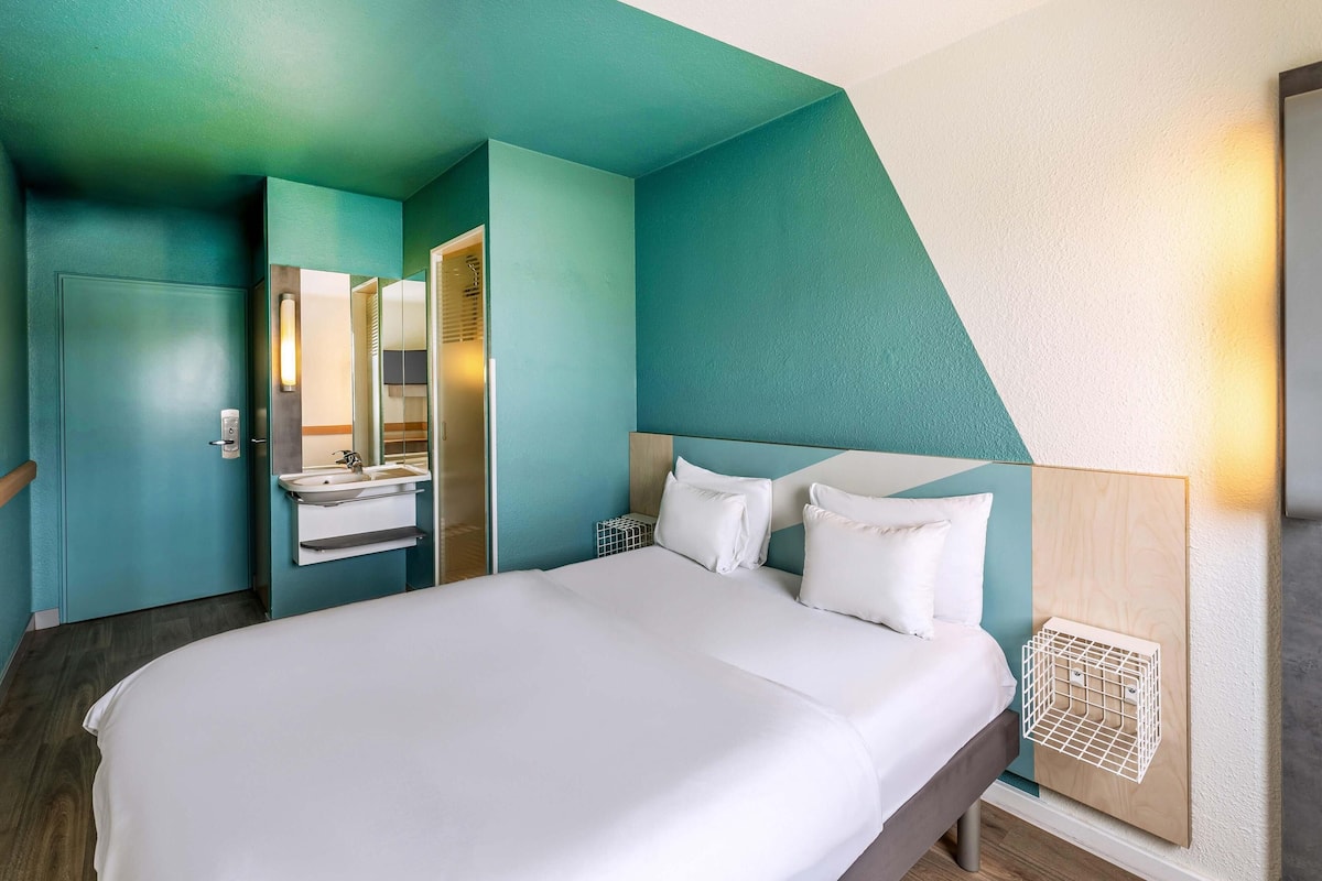 Double Room | Desk, blackout curtains, soundproofing, free WiFi