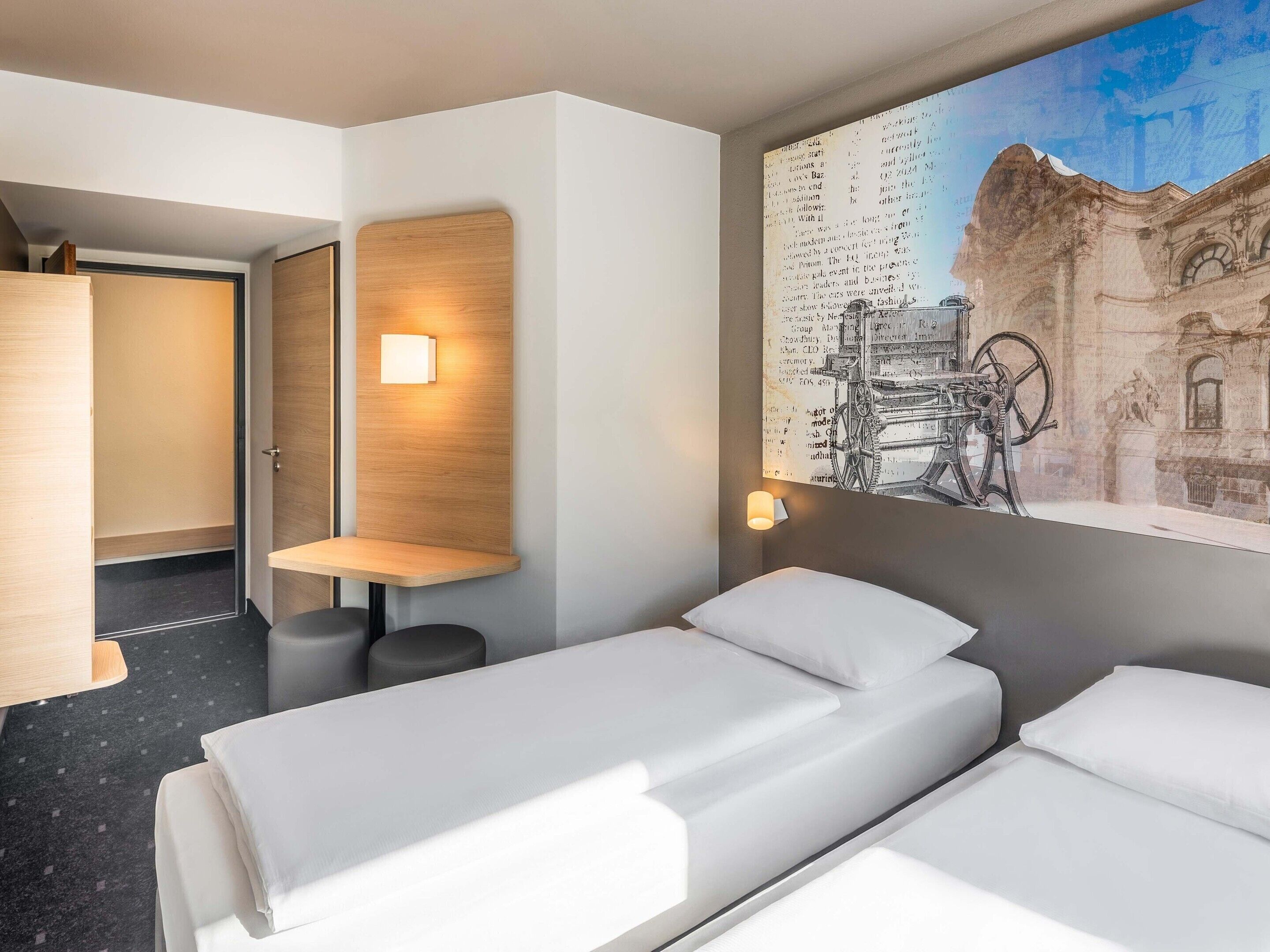 Twin Room | Desk, free WiFi