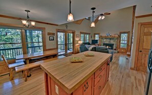 House, Multiple Beds, Non Smoking | Private kitchen | Fridge, microwave, oven, stovetop - 100 Acre Wood (Blue Ridge)