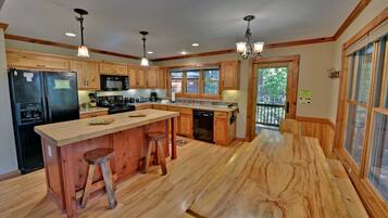 Rumah, Beberapa Tempat Tidur, Bebas Asap Rokok | Dapur pribadi | Lemari es, microwave, oven, dan kompor