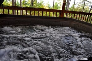 Cabin, Multiple Beds, Non Smoking | Private spa tub