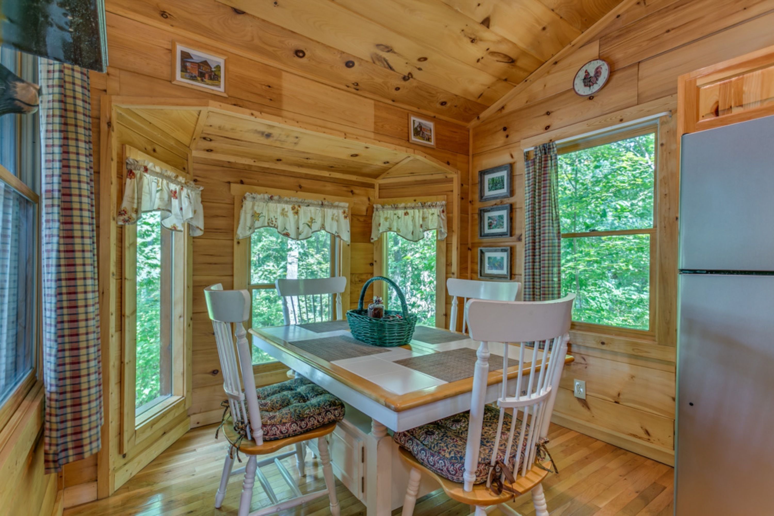 Cabin, Multiple Beds, Non Smoking | In-room dining