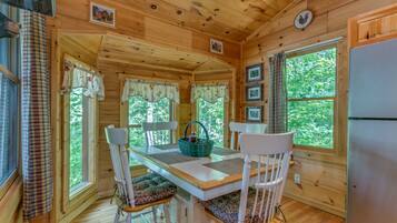 Cabin, Multiple Beds, Non Smoking | In-room dining