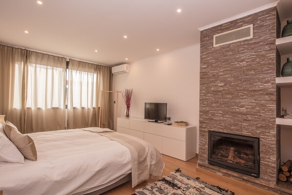 Premium bedding, down duvets, individually decorated, desk - Sweet Spot - Carcavelos Guesthouse (Cascais)