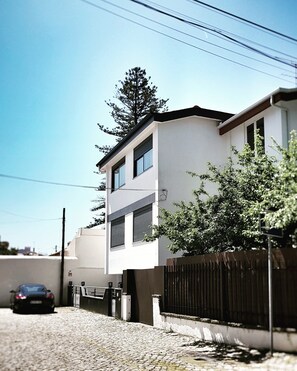 Front of property - Sweet Spot - Carcavelos Guesthouse (Cascais)