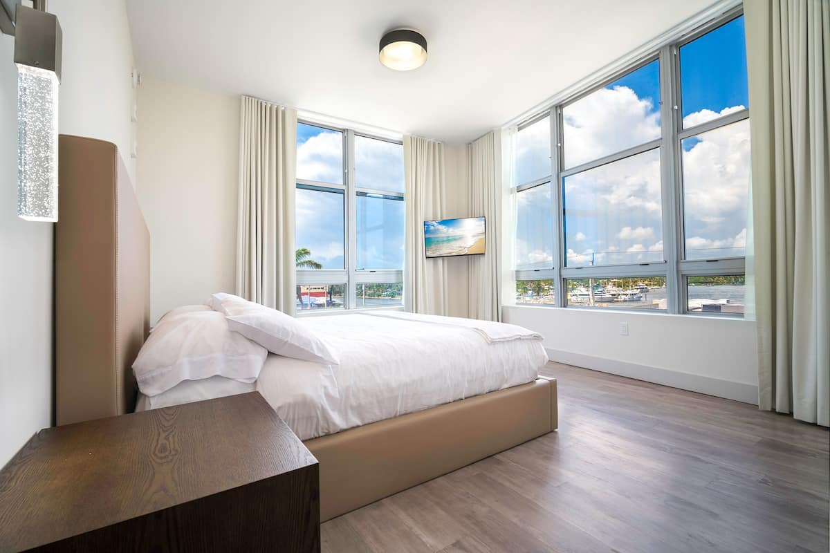 Appartement Deluxe, 1 chambre, non-fumeurs, balcon (D) | 1 chambre, bureau, Wi-Fi gratuit, draps fournis