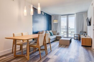 Apartamento, 2 habitaciones (A) | Servicio de comidas en la habitación