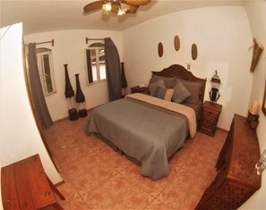 Iron/ironing board, bed sheets - Hostal Casa Blanca (Comala)