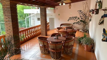 Suite de lujo, baño privado (#7) | Terraza o patio