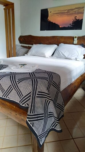 Suíte Ipê amarelo - Pousada Quinta dos Quintais | Peralatan tempat tidur premium, dihias secara berasingan 