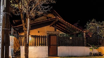 Fachada del alojamiento - Noche