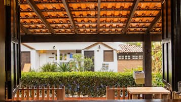 Suíte Tucano - Pousada Quinta dos Quintais | Vistas al jardín