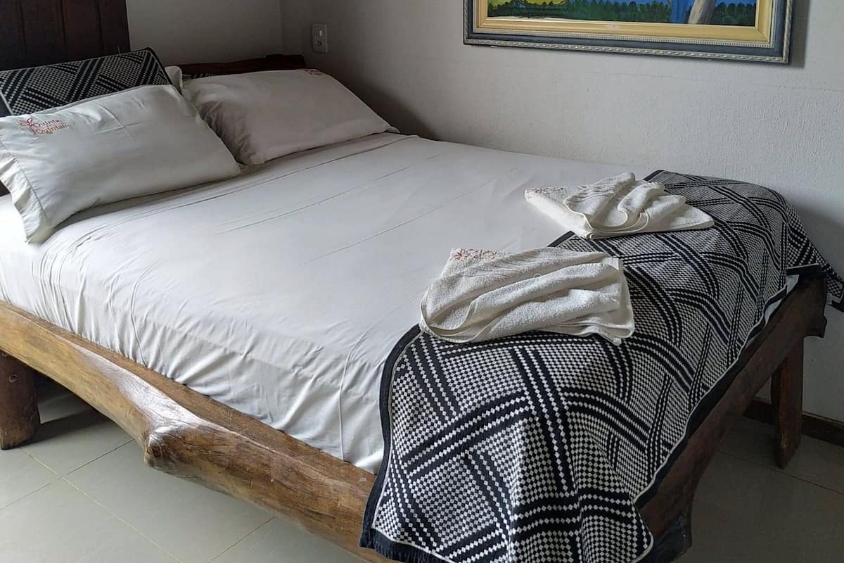 Suíte Beija-flor - Pousada Quinta dos Quintais | 1 bedroom, premium bedding, individually decorated