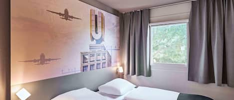 Desk, blackout curtains, soundproofing, free WiFi