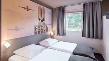 Twin Room | Desk, blackout curtains, soundproofing, free WiFi