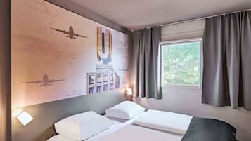 Escritorio, cortinas blackout, sistema de insonorización y wifi gratis