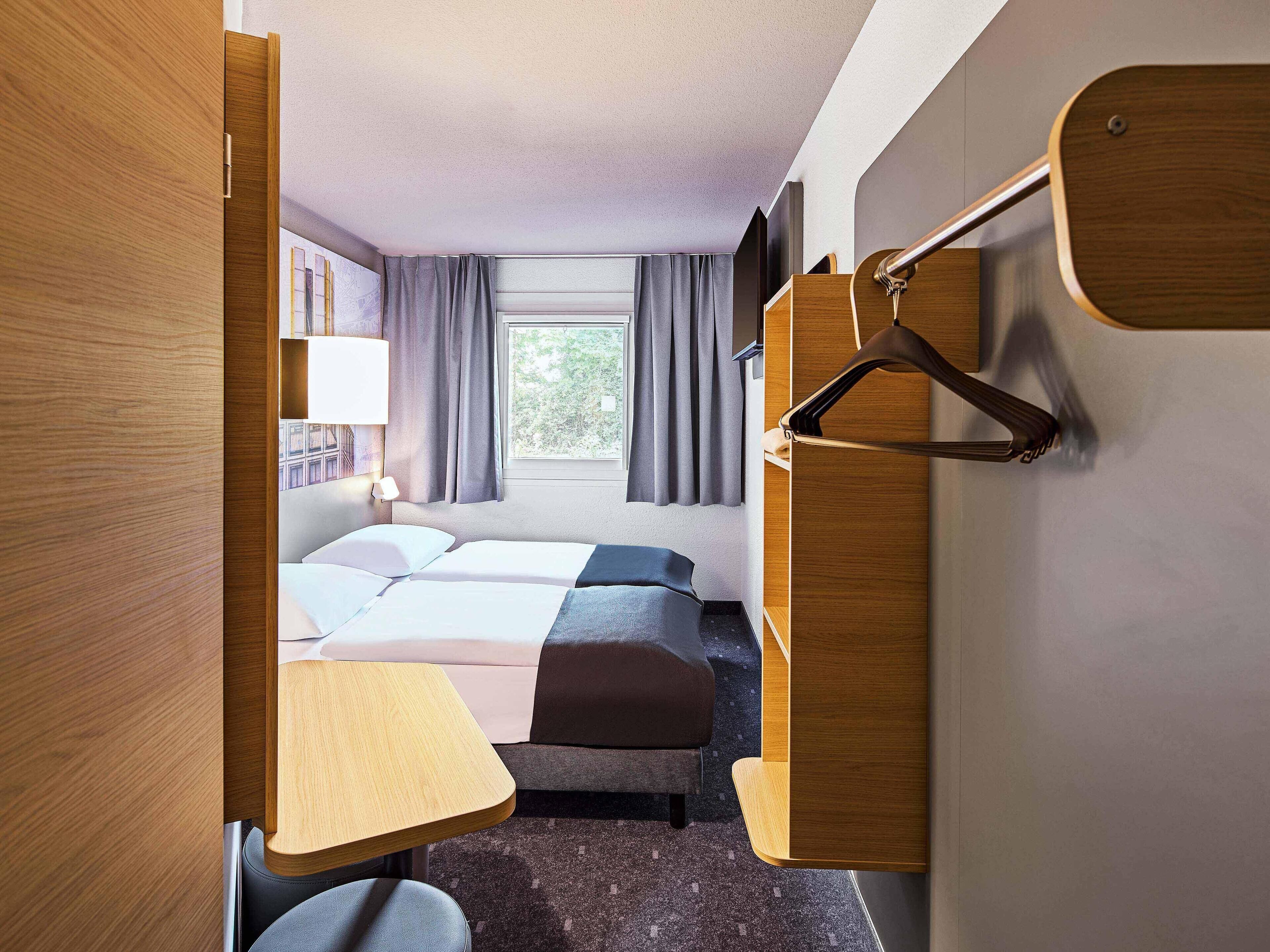 Twin Room | Desk, blackout drapes, soundproofing, free WiFi