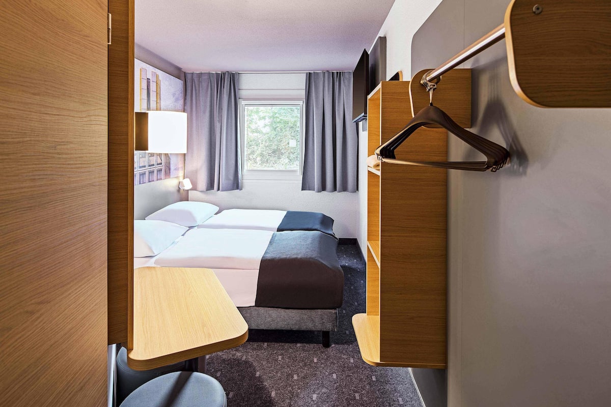 Twin Room | Desk, blackout drapes, soundproofing, free WiFi