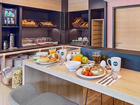 お食事. B&B ホテル ドルトムント-エアポート
