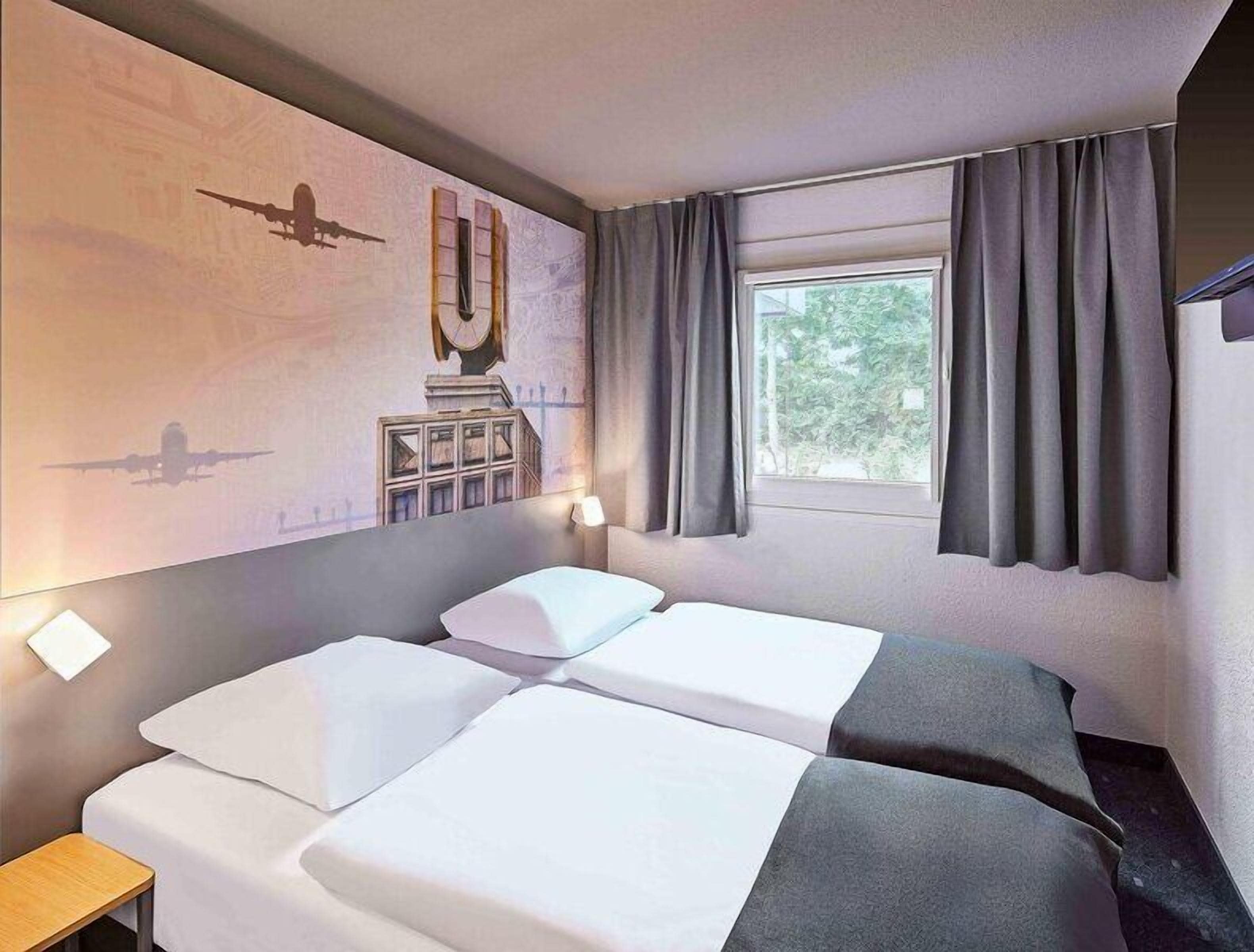 Zweibettzimmer | Schreibtisch, Verdunkelungsvorhänge, schallisolierte Zimmer