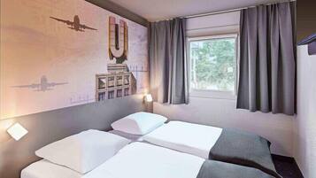 Zweibettzimmer | Schreibtisch, Verdunkelungsvorhänge, schallisolierte Zimmer